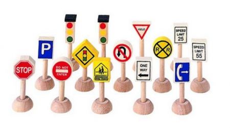 Plan Toys - Set of Traffic Signs USA - 60101
